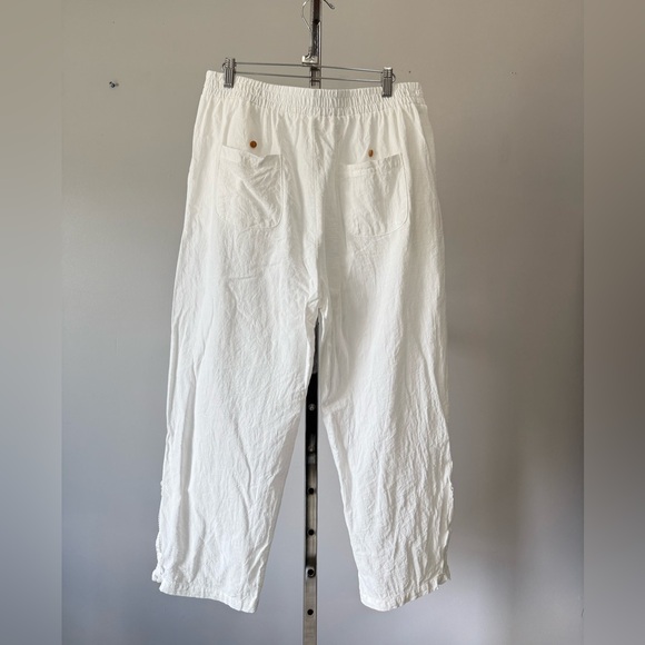 White harem pants crafted from 100% breathable cotton, with lace at the ankles. - Picture 5 of 15
